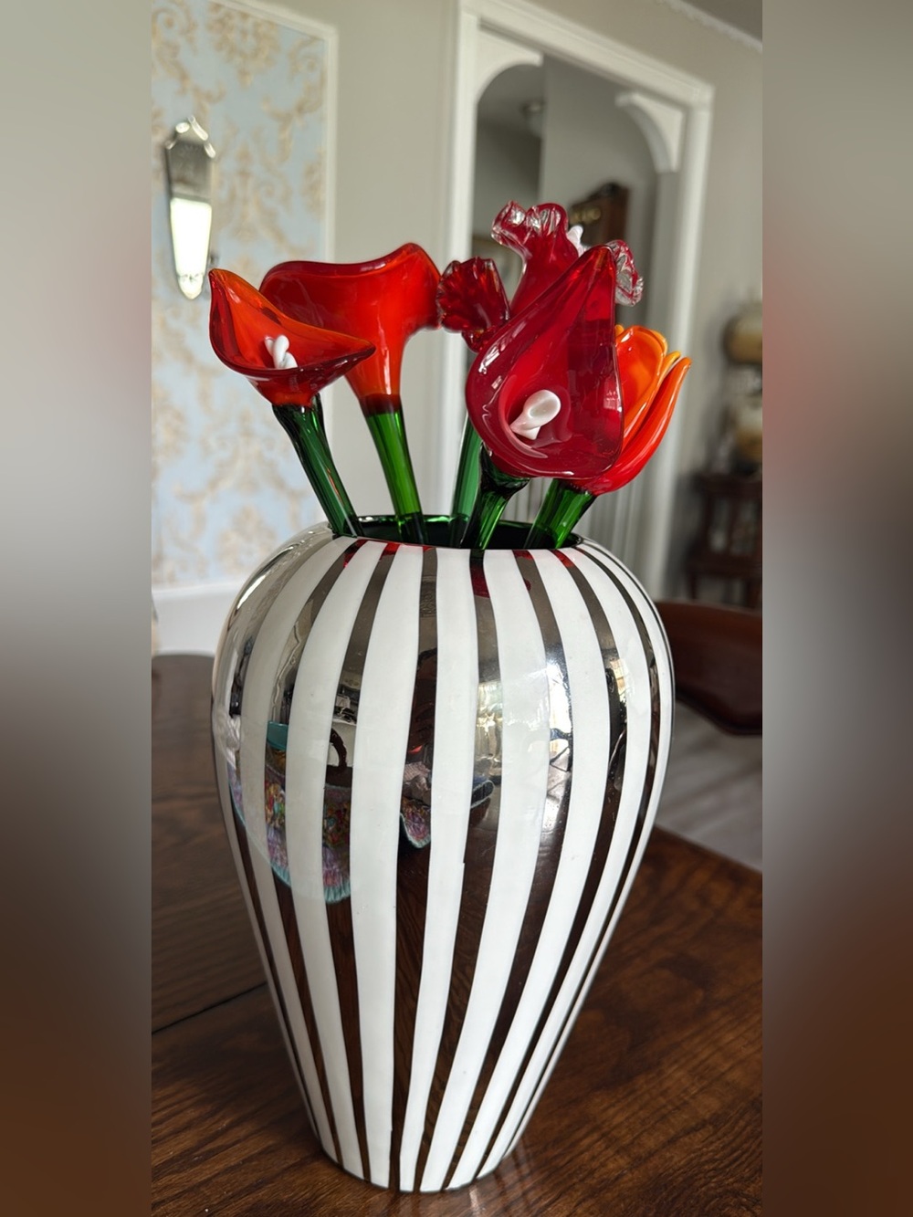 decorative bohemian porcelain vase comes with 5 blown glass flowers.